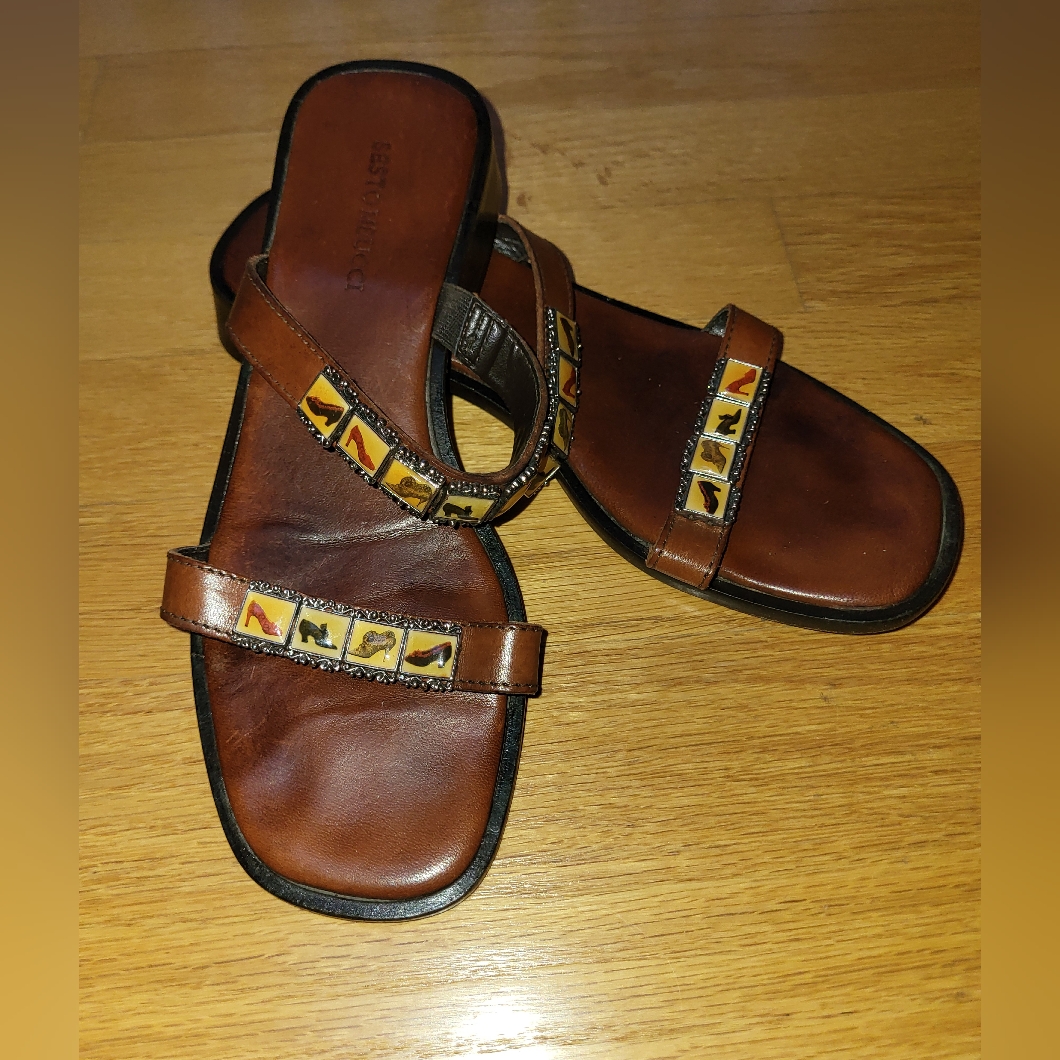 Sesto Meucci Slip On 2 Strap Leather Sandles With Shoe Charms/Art Made In Italy